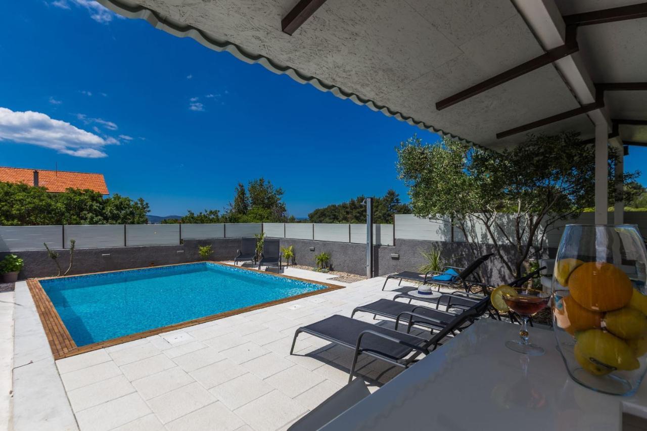 Katina Apartment With Private Pool Zadar Buitenkant foto